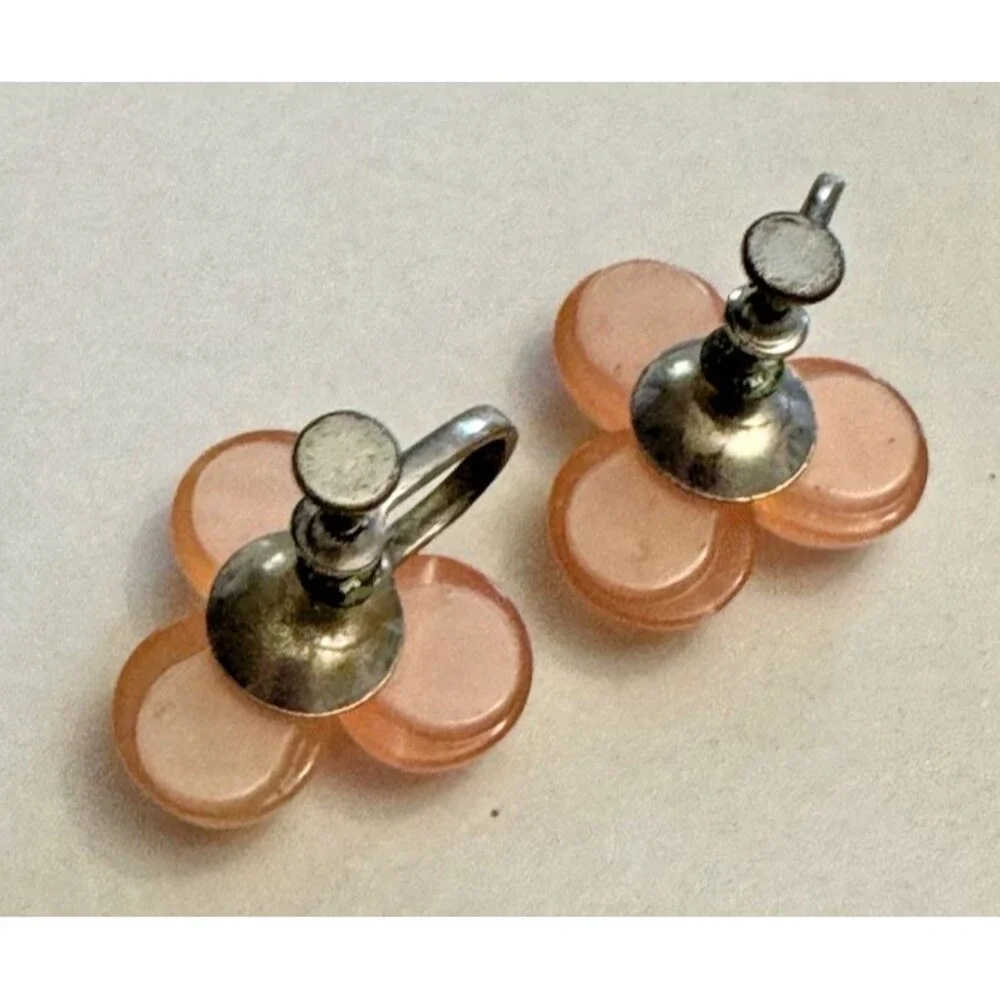 Vintage Pink Lucite Cluster Screwback Earrings 0.5 Inch